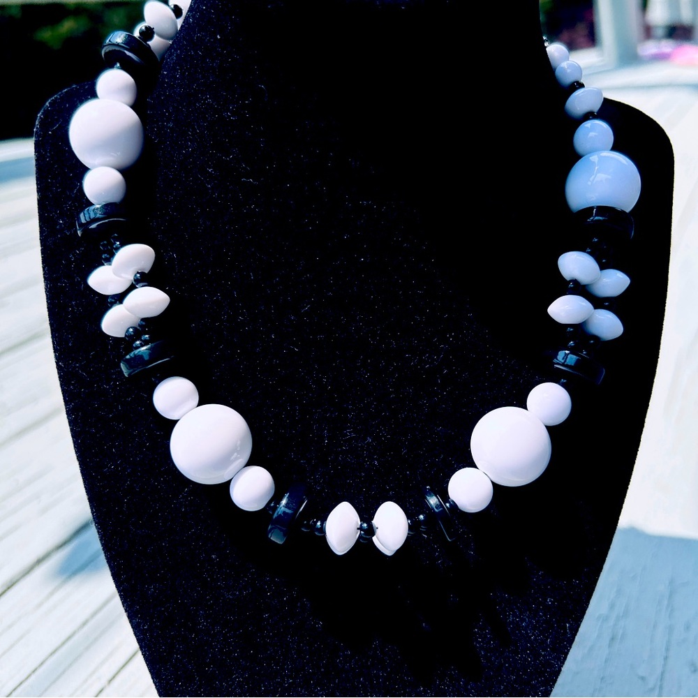 Joan Rivers Classics Collection Bulky Resin Bead Y2K 16” Necklace, Vintage